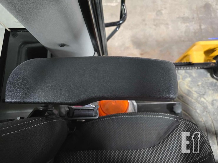 2020-caterpillar-cs44b-image-24