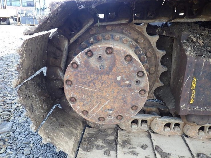 hitachi-zx225us-lc-image-25