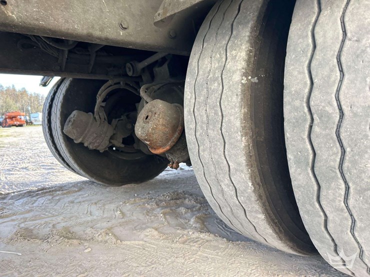 2018-peterbilt-320-image-27