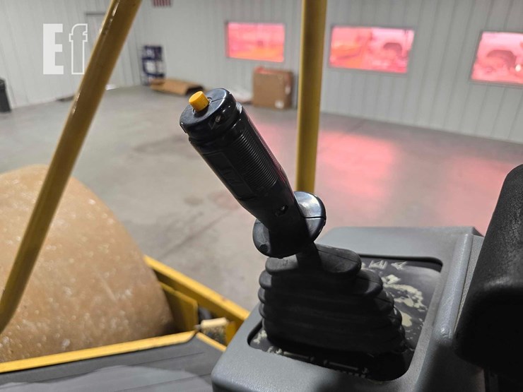 2003-caterpillar-cs-563e-image-18