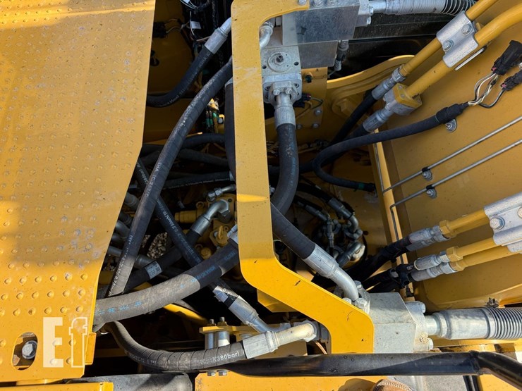 2023-caterpillar-320gc-image-21