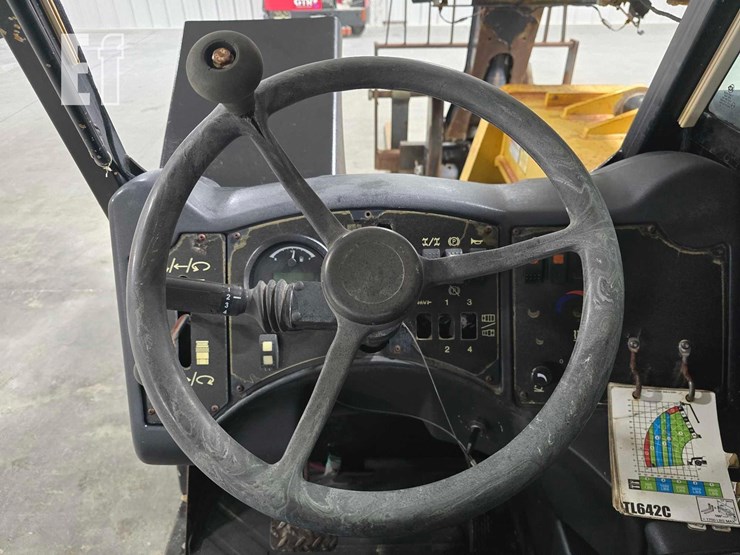 2015-caterpillar-tl642c-image-12