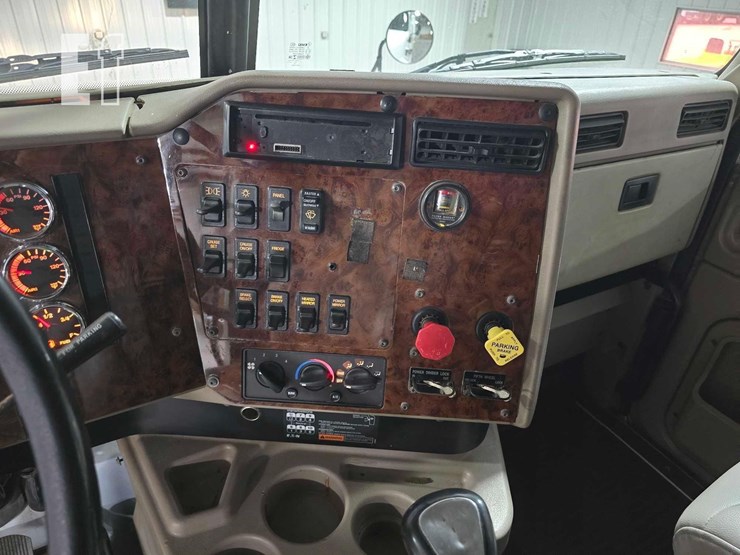 2005-international-9400-image-16