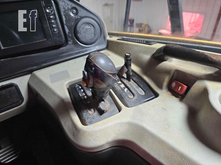 2015-caterpillar-745c-image-15