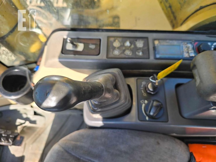 2005-caterpillar-322c-image-25