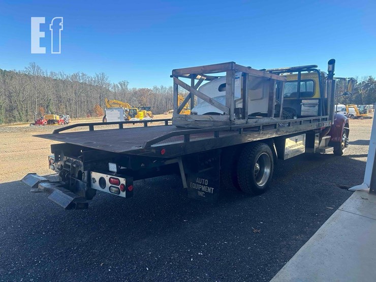 2008-peterbilt-335-image-3