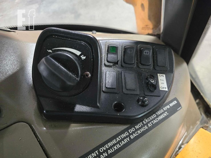 2013-case-580n-image-24