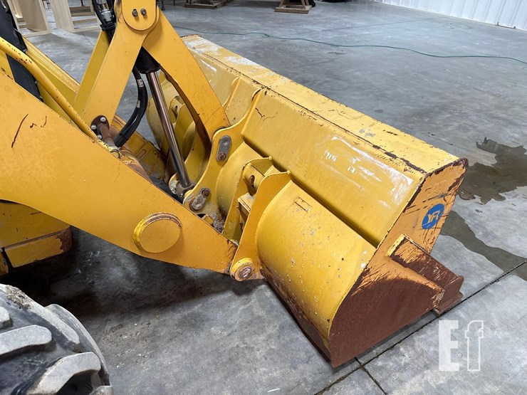 2017-caterpillar-415f2-image-13