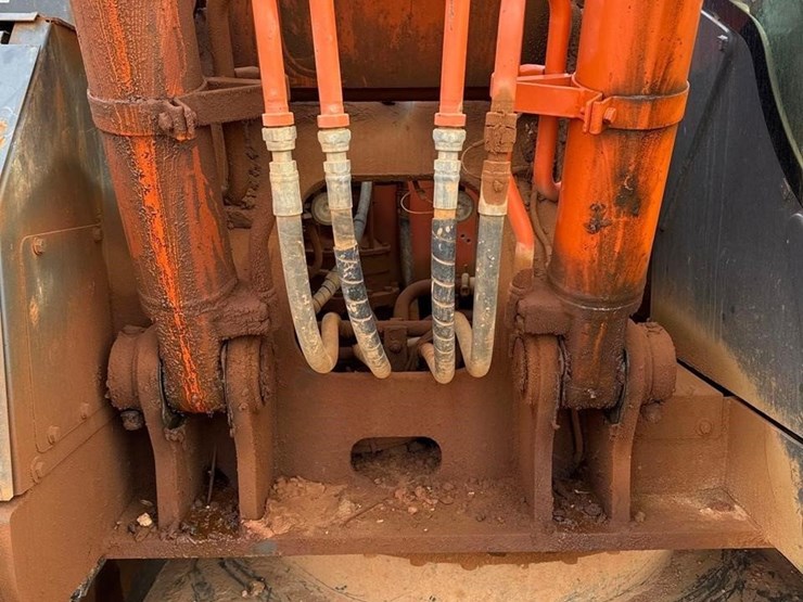 2012-hitachi-zx225us-lc-3-image-12