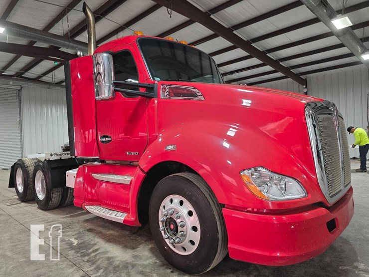 2015-kenworth-t680-image-2