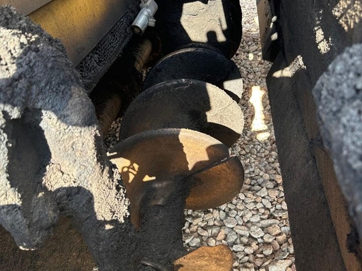 2018-volvo-p7110b-image-13