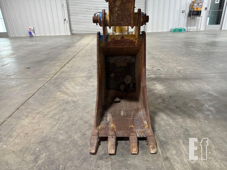 2017-caterpillar-415f2-image-17