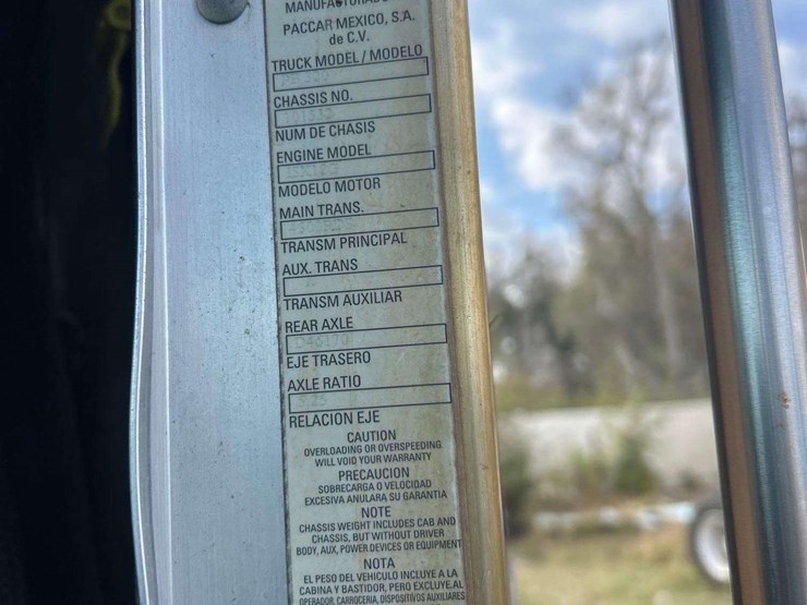 2018-peterbilt-320-image-8