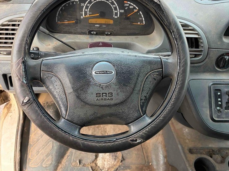 2006-freightliner-2500-hc-sprinter-van-image-14