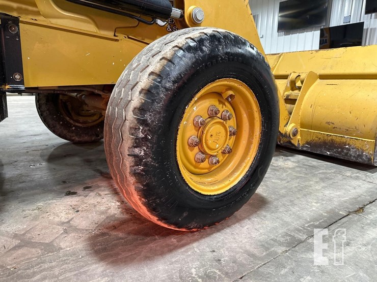 2016-caterpillar-415f2-image-34