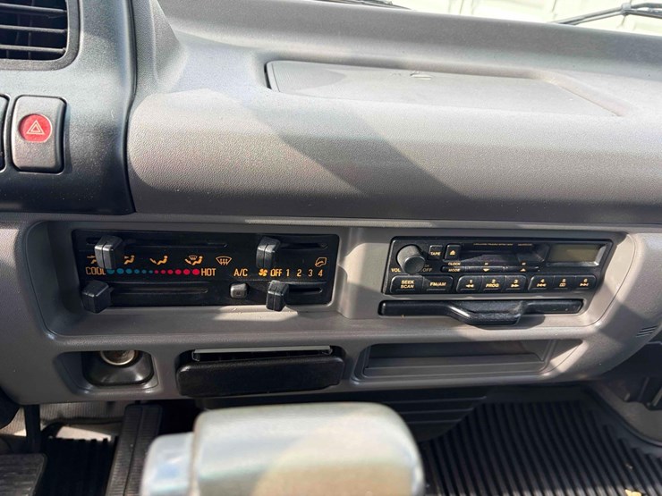 2004-gmc-w3500-image-15