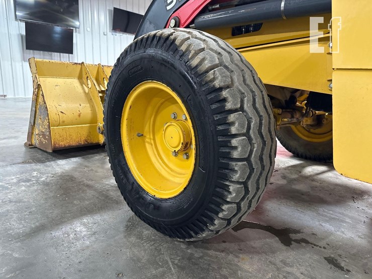 2020-deere-310l-ep-image-30