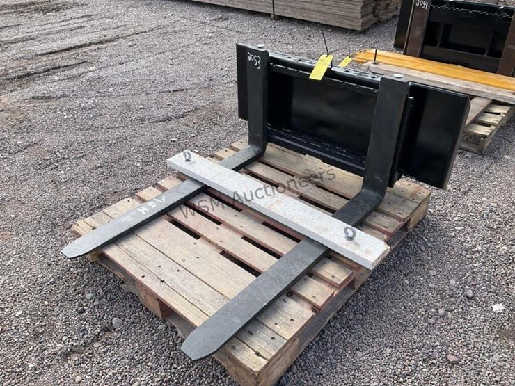 3ft-6in-skid-steer-forks-image-1