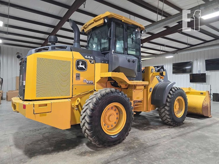 2022-deere-444-p-tier-image-3