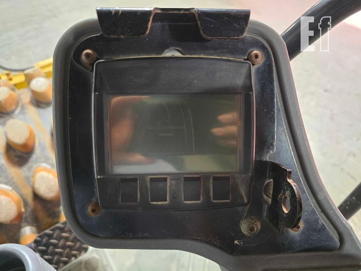 2012-caterpillar-cp56b-image-20