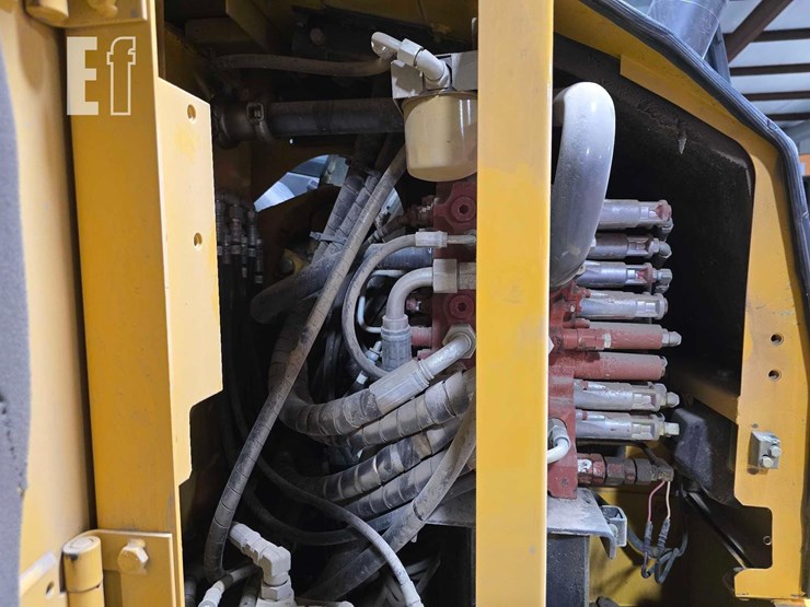 2016-deere-75g-image-32