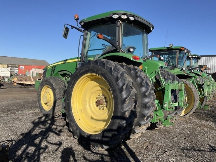 john-deere-8235r-image-6