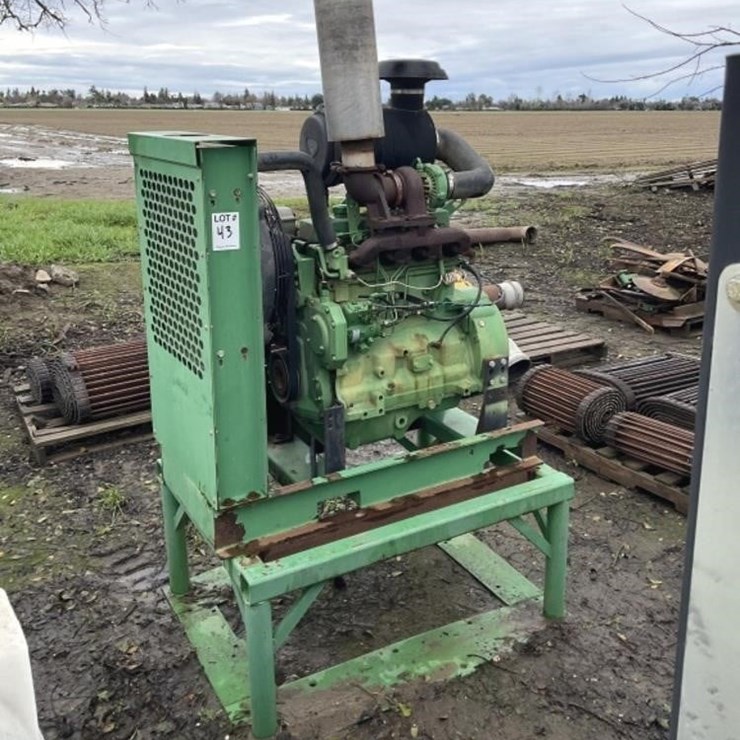 JOHN DEERE 4-Cyl Stationary Engine