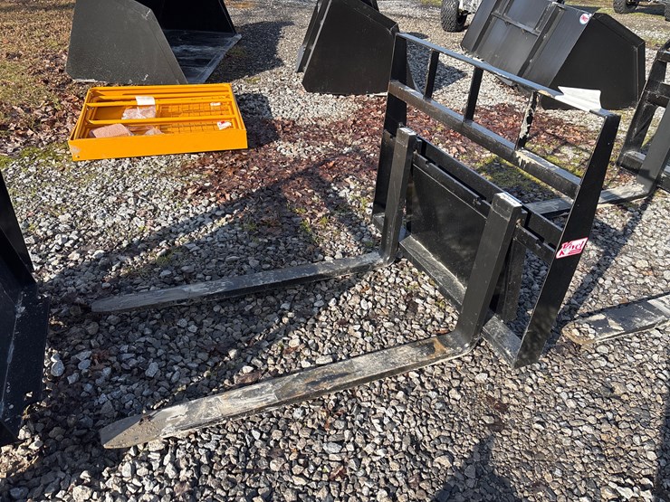 #2915-•-new-kivel-mini-pallet-fork-attachment-image-1
