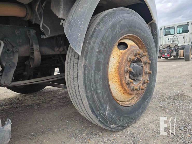 2018-freightliner-cascadia-113-image-24