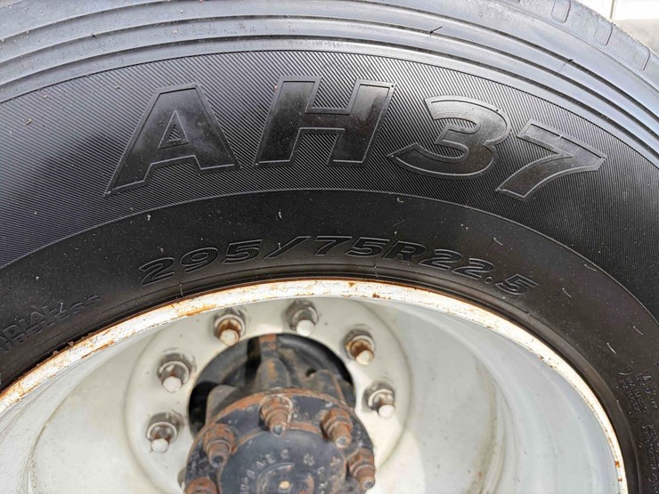 international-4900-image-9