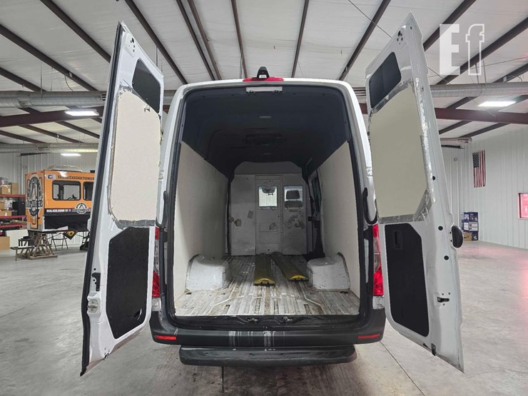 2019-mercedes-benz-sprinter-4500-image-23