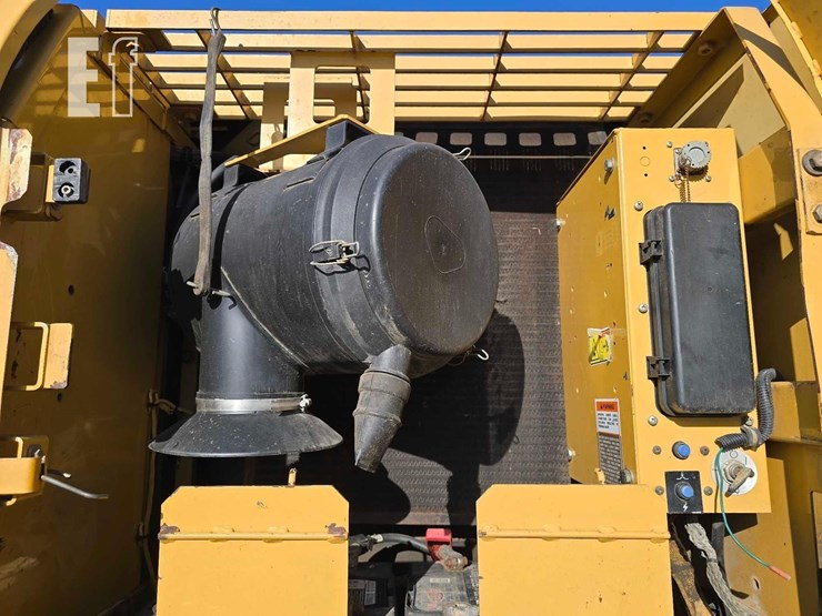 2005-caterpillar-322c-image-35