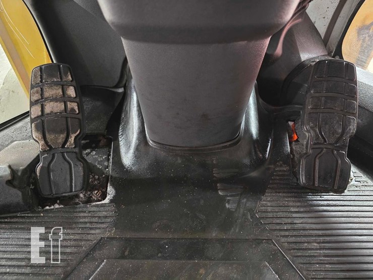 2020-caterpillar-926m-image-16