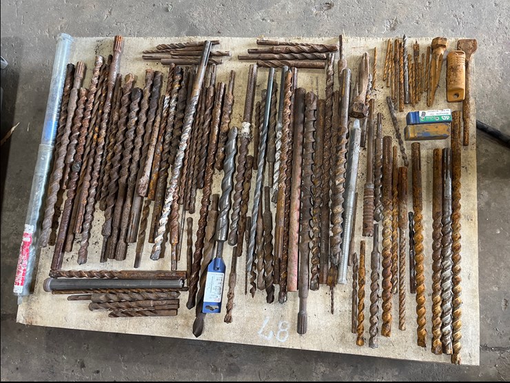 #87-•-lot-of-assorted-drill-bits-image-3