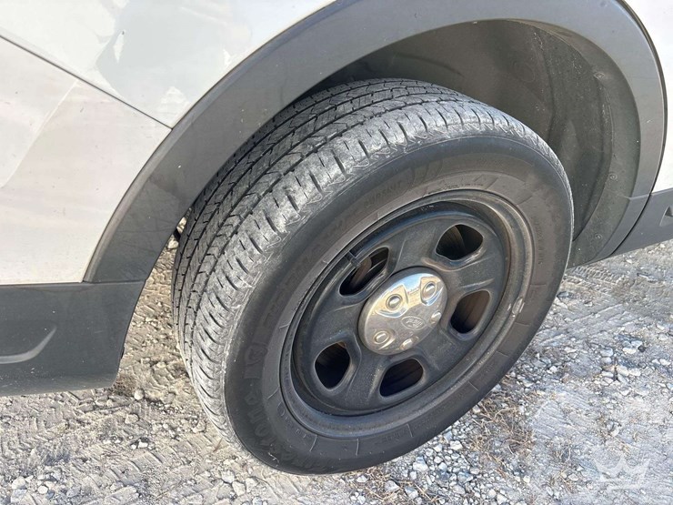 2018-ford-explorer-image-25