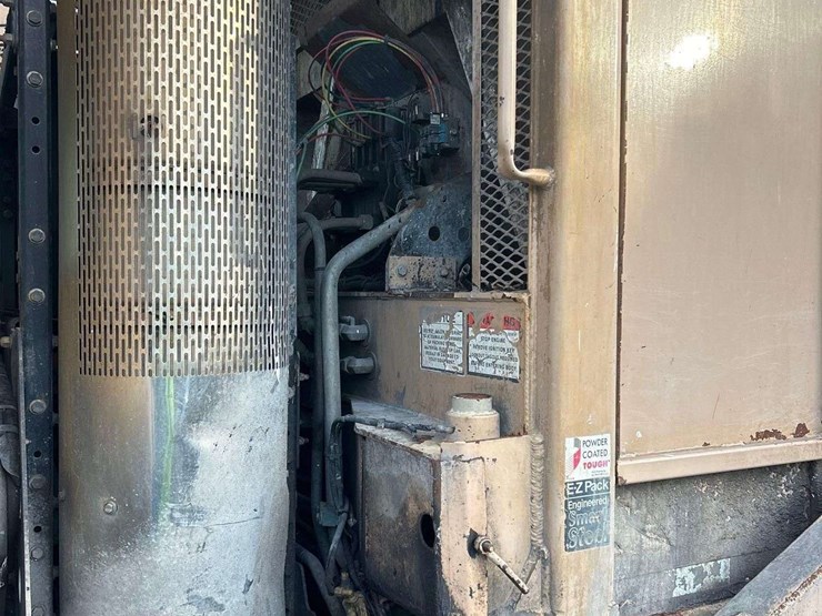 2018-peterbilt-320-image-7