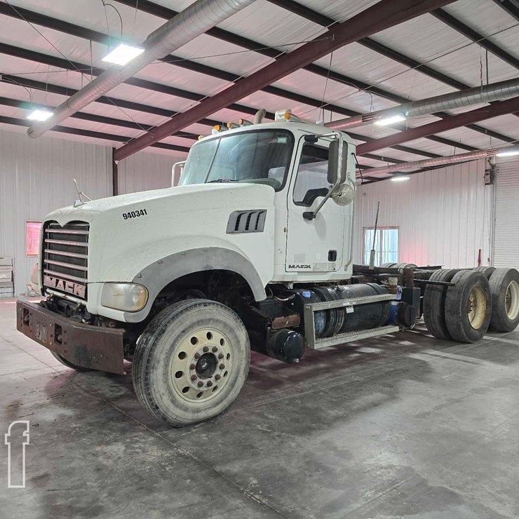 2012 MACK GRANITE GU713