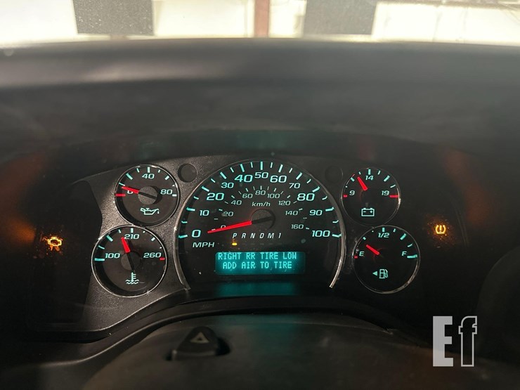 2017-chevrolet-express-2500-image-11