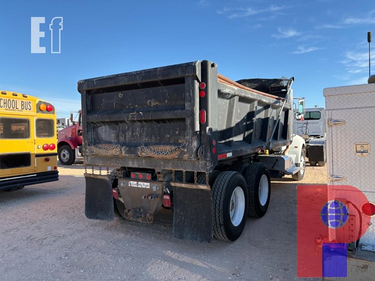 2020-peterbilt-348-image-3