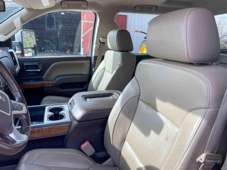 2016-gmc-2500-image-29