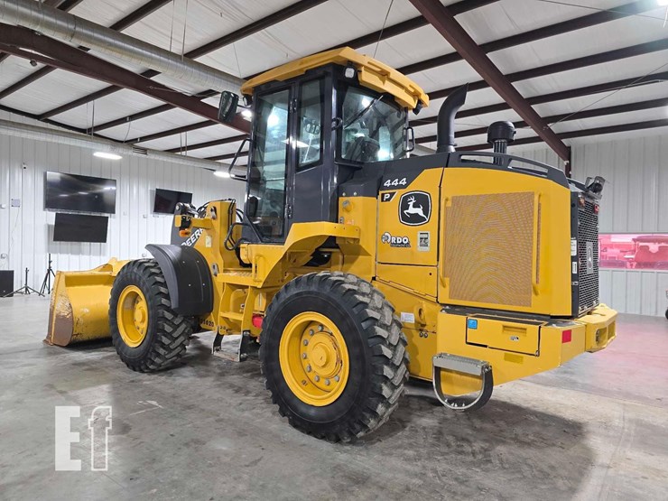 2022-deere-444-p-tier-image-4