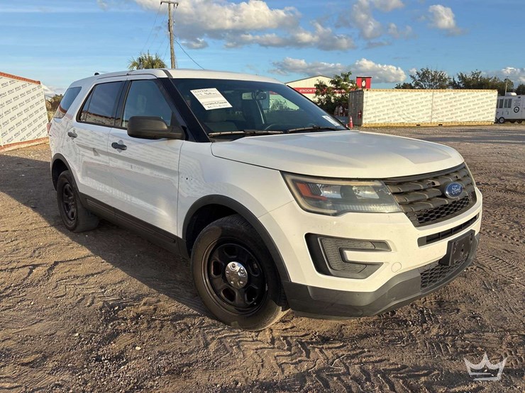 2016-ford-explorer-image-2
