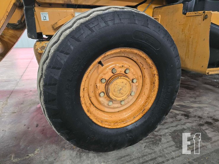 2013-case-580n-image-25