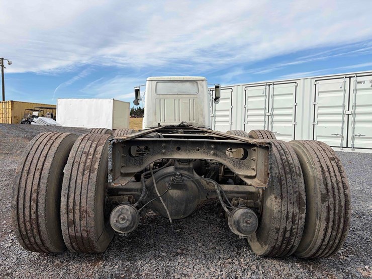 international-4900-image-4