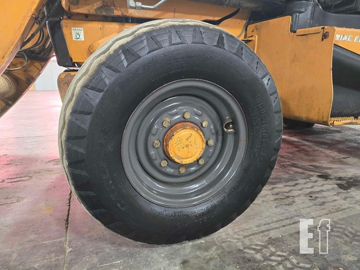 2013-case-580n-image-26