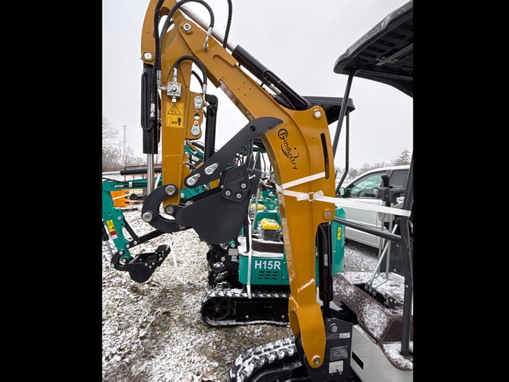 #2011-•-unused-xz20r-mini-excavator-image-2