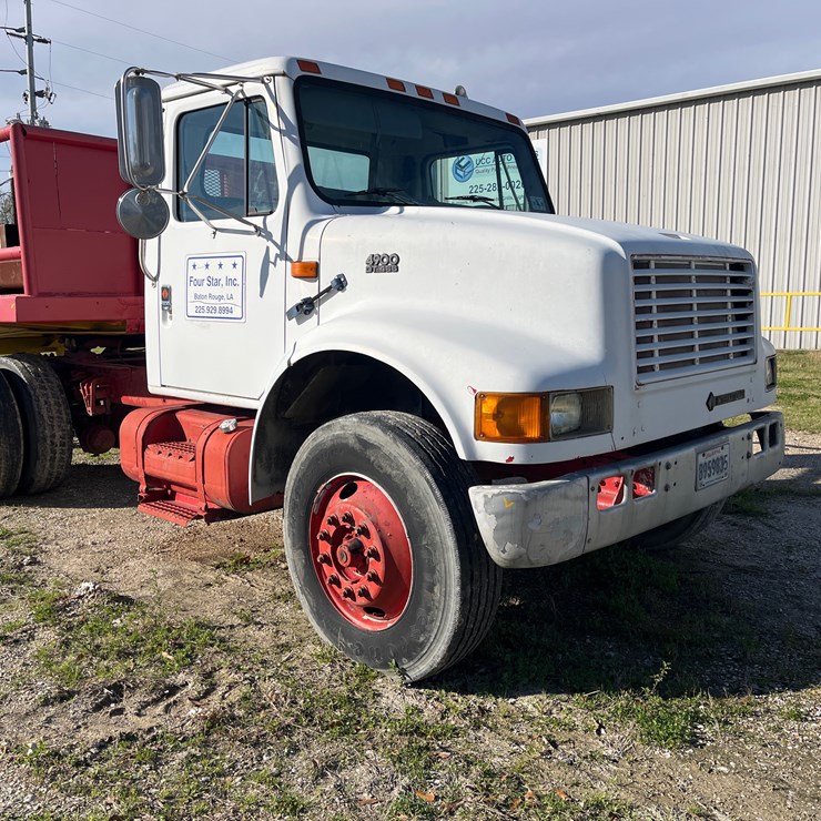 1995 INTERNATIONAL 4900