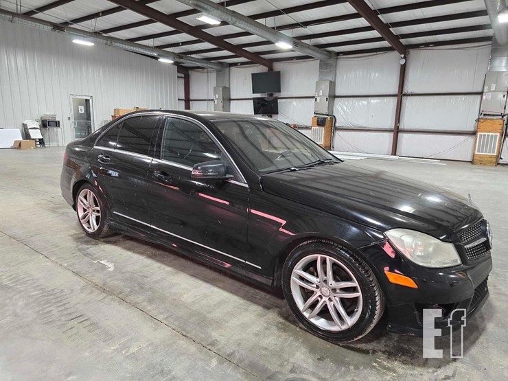 2014-mercedes-benz-c250-image-2