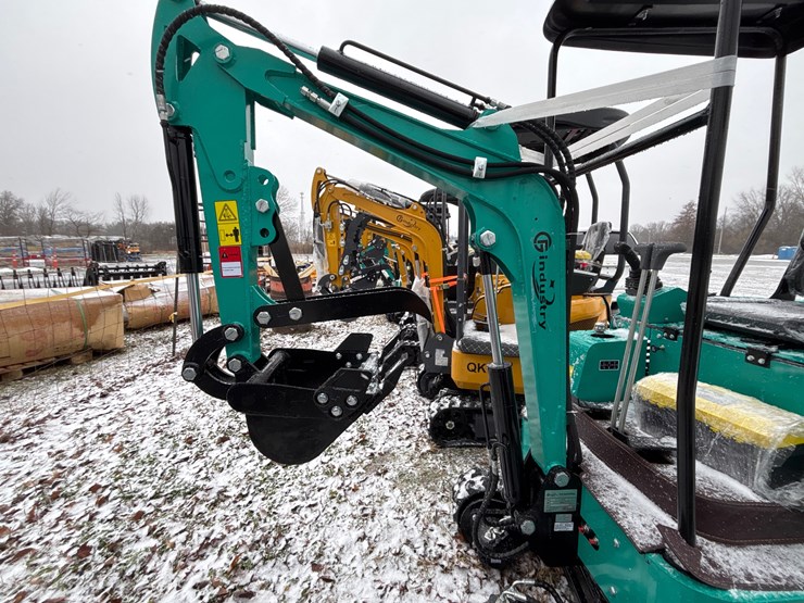 #2002-•-unused-h15r-mini-excavator-image-3