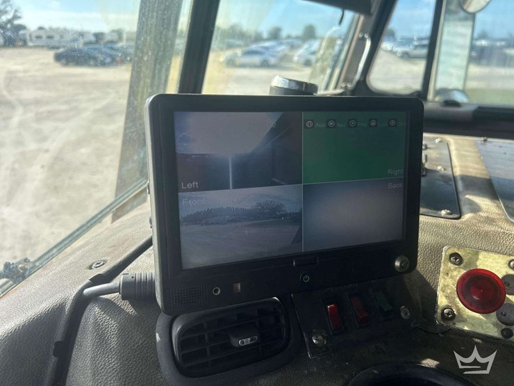 2018-peterbilt-320-image-16